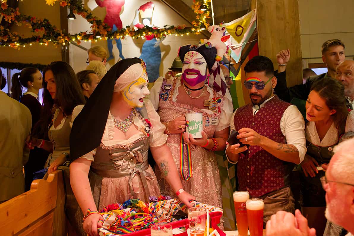 Das Sub lädt wieder zur Wiesn 1 Subavaria 2025 mit den Schwestern der Perpetuellen Indulgenz. Foto Mark Kamin