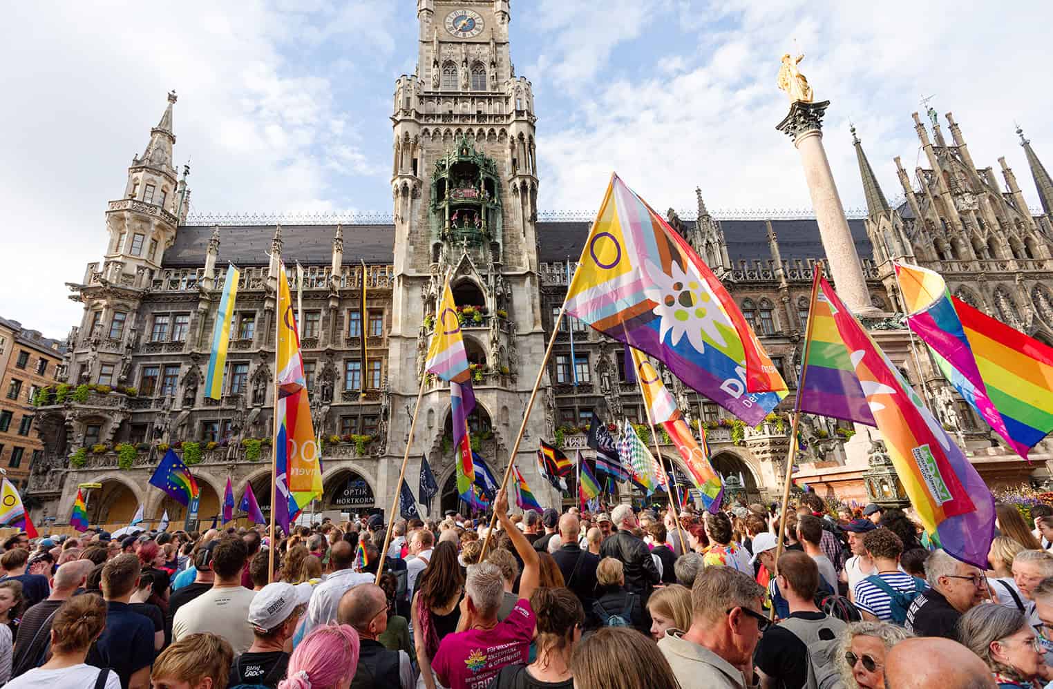 Mahnwache zum Gedenken an die Opfer des Berliner CSD. Foto Mark Kamin
