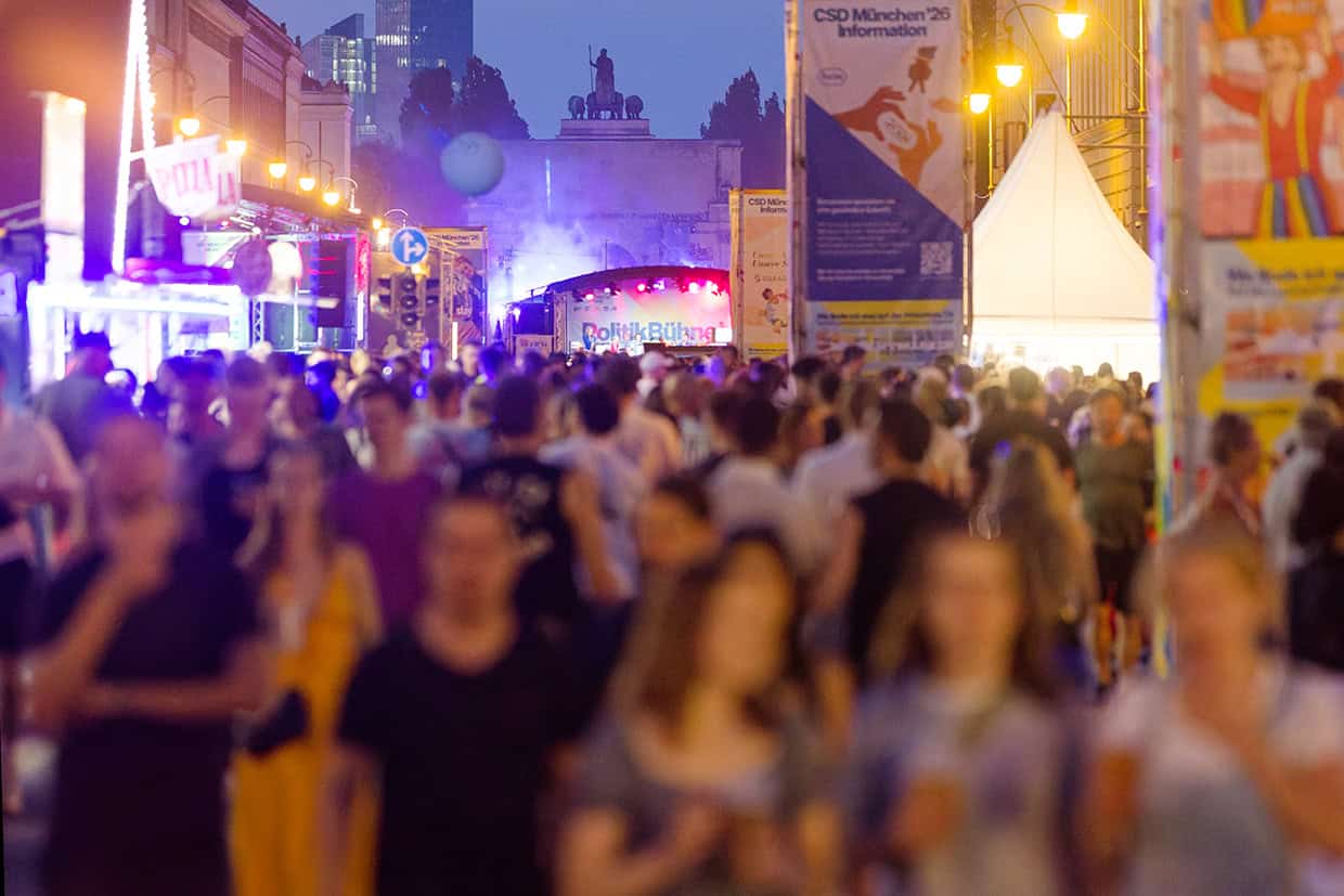 Münchens LGBTIQ*-Community feiert die Vielfalt! 5 Die PrideMeile am Freitag. Foto Mark Kamin