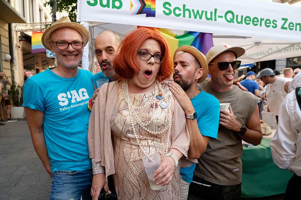 Alle Fotos: Das war das Hans-Sachs-Straßenfest 2026! 4 Vor dem Sub-Infostand beim Hans-Sachs-Straßenfest 2026. Foto: Ivan